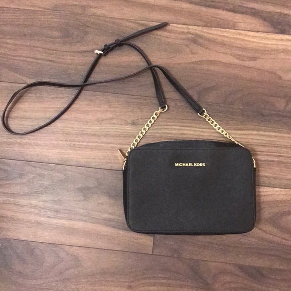 Michael Kors Handbags - Michael Kors crossbody